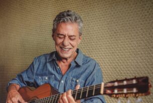 Chico Buarque chega a Salvador para o encerramento da fase nacional da turnê ‘Que tal um samba?’, que tem a cantora Mônica Salmaso como convidada. O espetáculo fica em cartaz na Concha Acústica do Teatro Castro Alves, de 28 a 30 de abril.