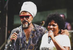 Margareth Menezes se emociona durante show com Carlinhos Brown em Salvador; veja vídeo