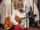 Altas Horas homenageia o cantor baiano Gilberto Gil em especial na TV Globo