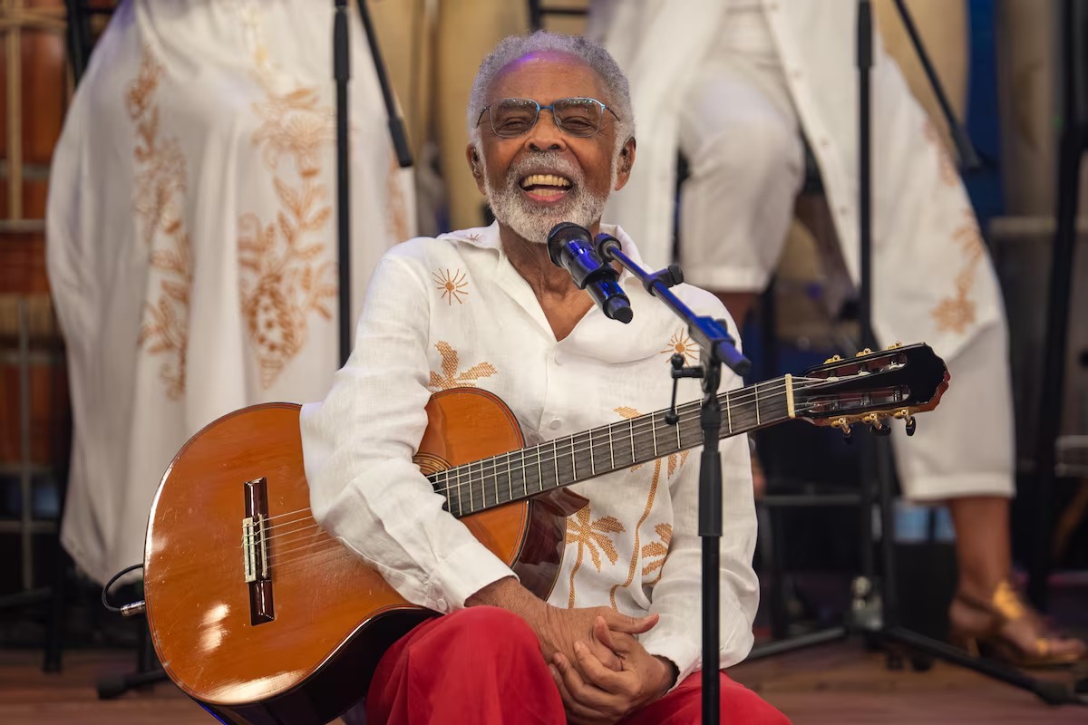 Altas Horas homenageia o cantor baiano Gilberto Gil em especial na TV Globo