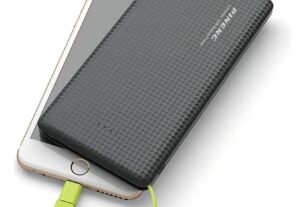 Anac estabelece restrições para transporte de carregador portátil em aviões