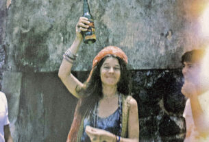 Colar comprado na Bahia por Janis Joplin é destaque em mostra com 300 itens em São Paulo