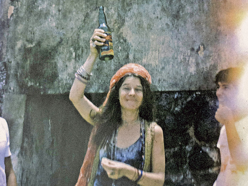 Colar comprado na Bahia por Janis Joplin é destaque em mostra com 300 itens em São Paulo