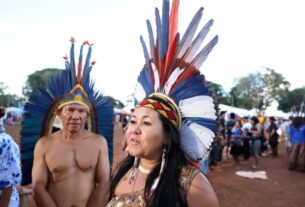 Indígenas relatam que desmatamento impacta produção de cocares: ‘Tristeza muito grande’