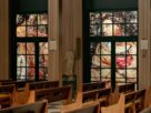 Nizan Guanaes celebra inauguração de igreja com vitrais de Vik Muniz e projeto de Sig Bergamin e Murilo Lomas no interior de SP
