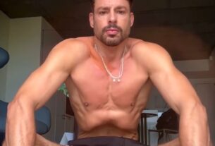 Cauã Reymond mostra rotina e chama atenção ao praticar vacuum; veja vídeo