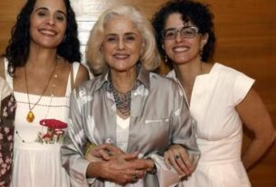 Marieta Severo faz rara aparição pública com as três filhas que teve com Chico Buarque