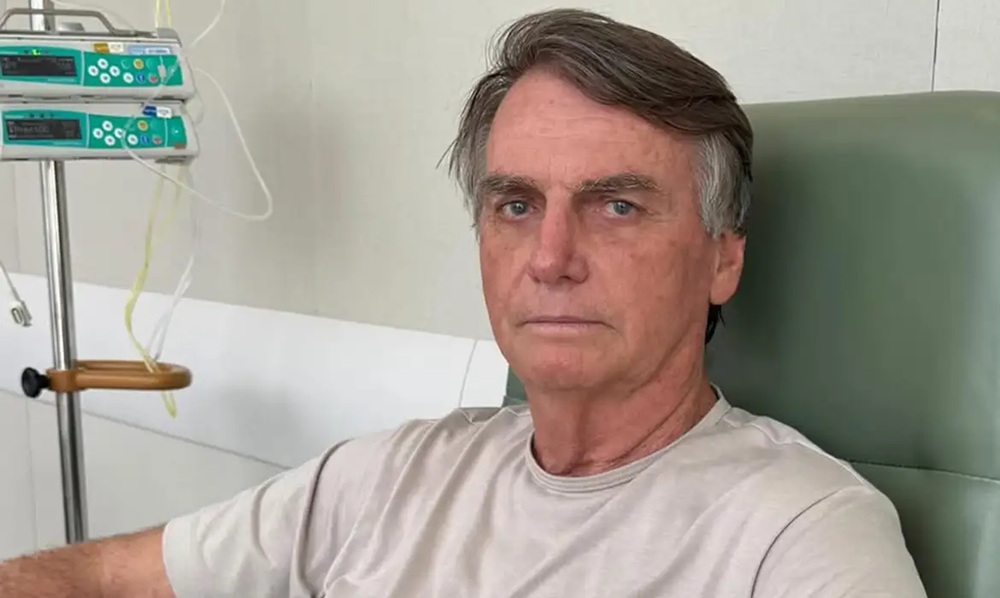 Michelle Bolsonaro pede orações após Jair Bolsonaro ser internado em Brasília