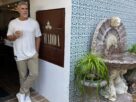 Reynaldo Gianecchini almoça no Candeal antes de estrear peça em Salvador