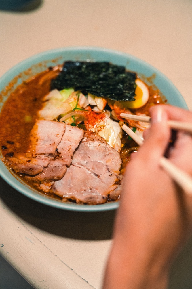 Chef Kaywa Hilton abre temporada da Noite de Ramen no Boia, em Salvador