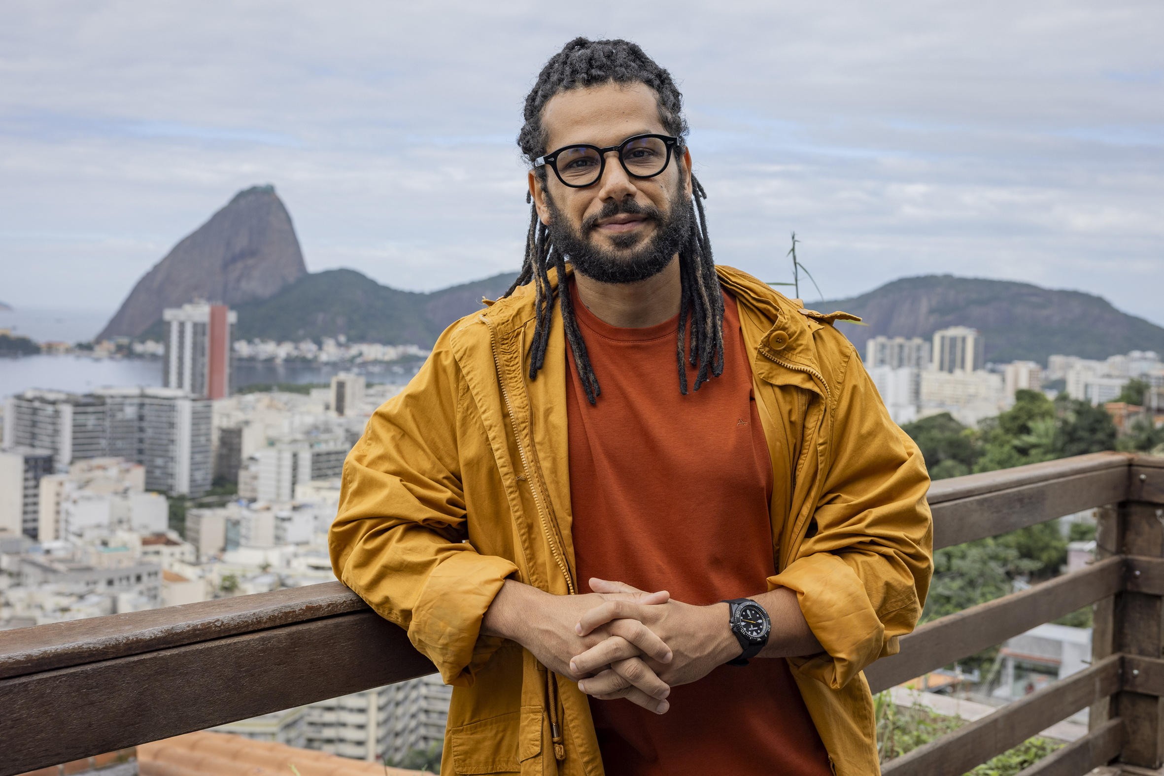 De professor a estrela da Globo: Amaury Lorenzo leva experiência de quase 20 anos em sala de aula para novela