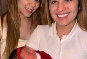 Mari Fernandez e Júlia Ribeiro deixam maternidade com a filha Isabela em São Paulo